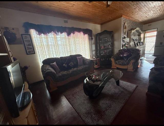 3 BEDROOM HOUSE FOR SALE IN VANDERBIJLPARK CW 4